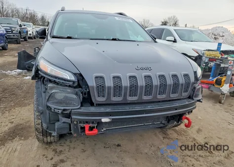 2016 Jeep Cherokee Trailhawk z USA, uszkodzony, nr VIN 1C4PJMBS8GW103658